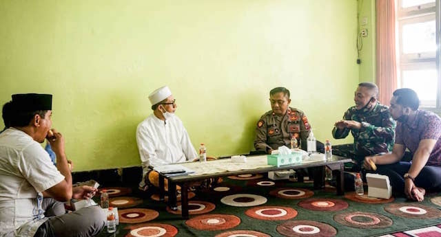 Pencanangan Pendataan Keluarga Tahun 2021 Hari Kedua di Kediaman Wabup Jember MB Firjaun Barlaman